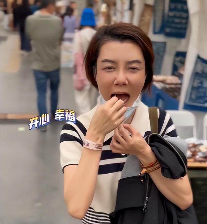 变化太大了难怪不拍戏了都快认不出来了麻将胡了2游戏入口去集市偶遇车晓她脸(图6)