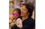 儿玩耍小奶黄活泼可爱酷似郭碧婷！PG麻将